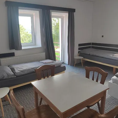 Maison d'hôtes U Kovare - Vedlejsi Budova Novy Hradek
